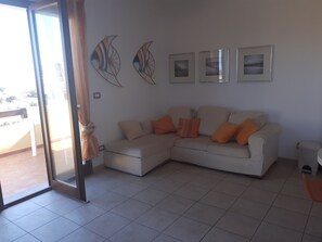 TV - Cozy Flat with Enchanting View (Castelsardo)