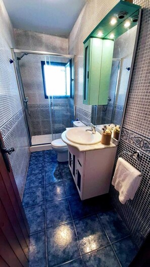 Towels, soap, shampoo - DANIELITA HOUSE. PRECIOUS SEMI-DETACHED CHALET VERY CLOSE TO THE BEACH. IN AN ENVIRONMENT  (San José)
