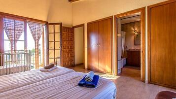 8 makuuhuonetta, silitysrauta/-lauta, Wi-Fi, vuodevaatteet