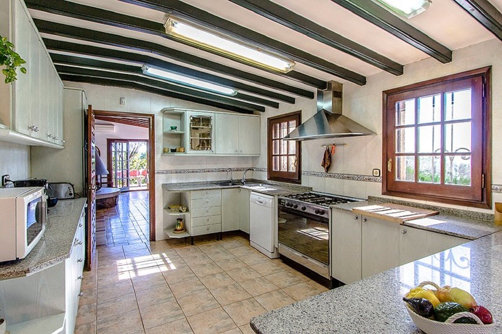 Réfrigérateur, micro-ondes, four, lave-vaisselle