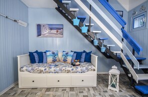 2 bedrooms, travel cot, WiFi