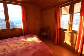2 habitaciones, cuna de viaje, wifi gratis y ropa de cama