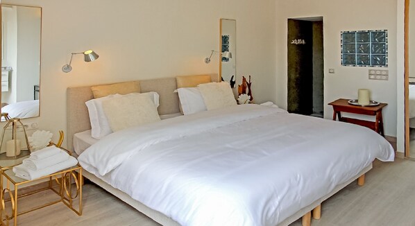 5 habitaciones, tabla de planchar con plancha y wifi gratis