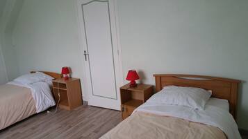 4 bedrooms, iron/ironing board, travel cot, free WiFi