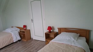 4 bedrooms, iron/ironing board, travel cot, free WiFi