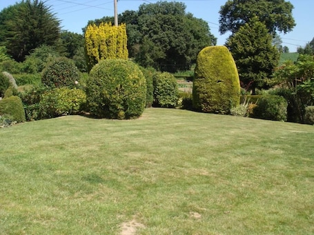 Property grounds. House / Villa - MORIEUX