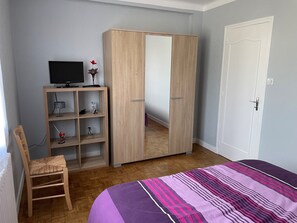 4 Schlafzimmer, Bügeleisen/Bügelbrett, Reisekinderbett, kostenloses WLAN