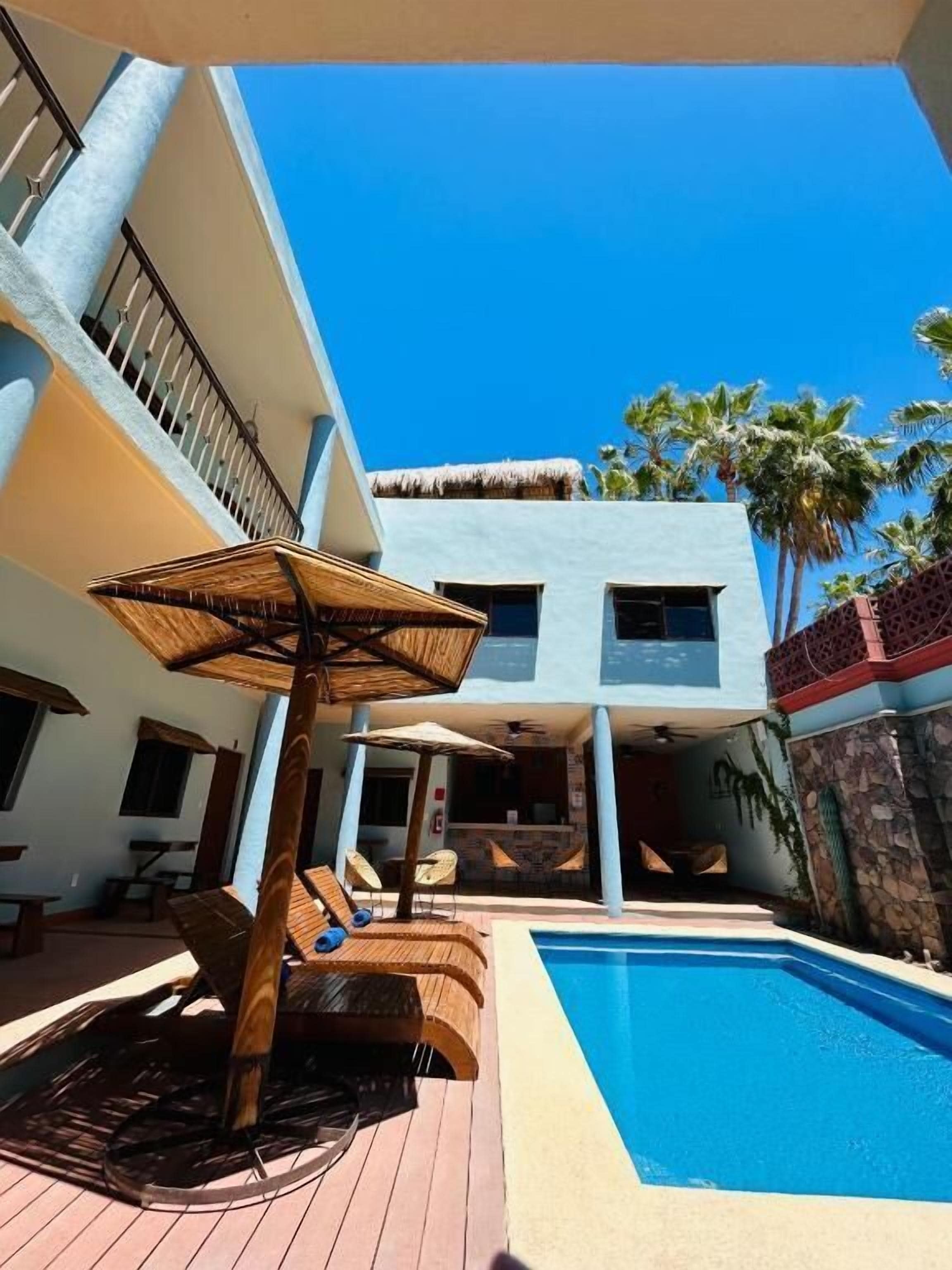 Außenpool, Liegestühle