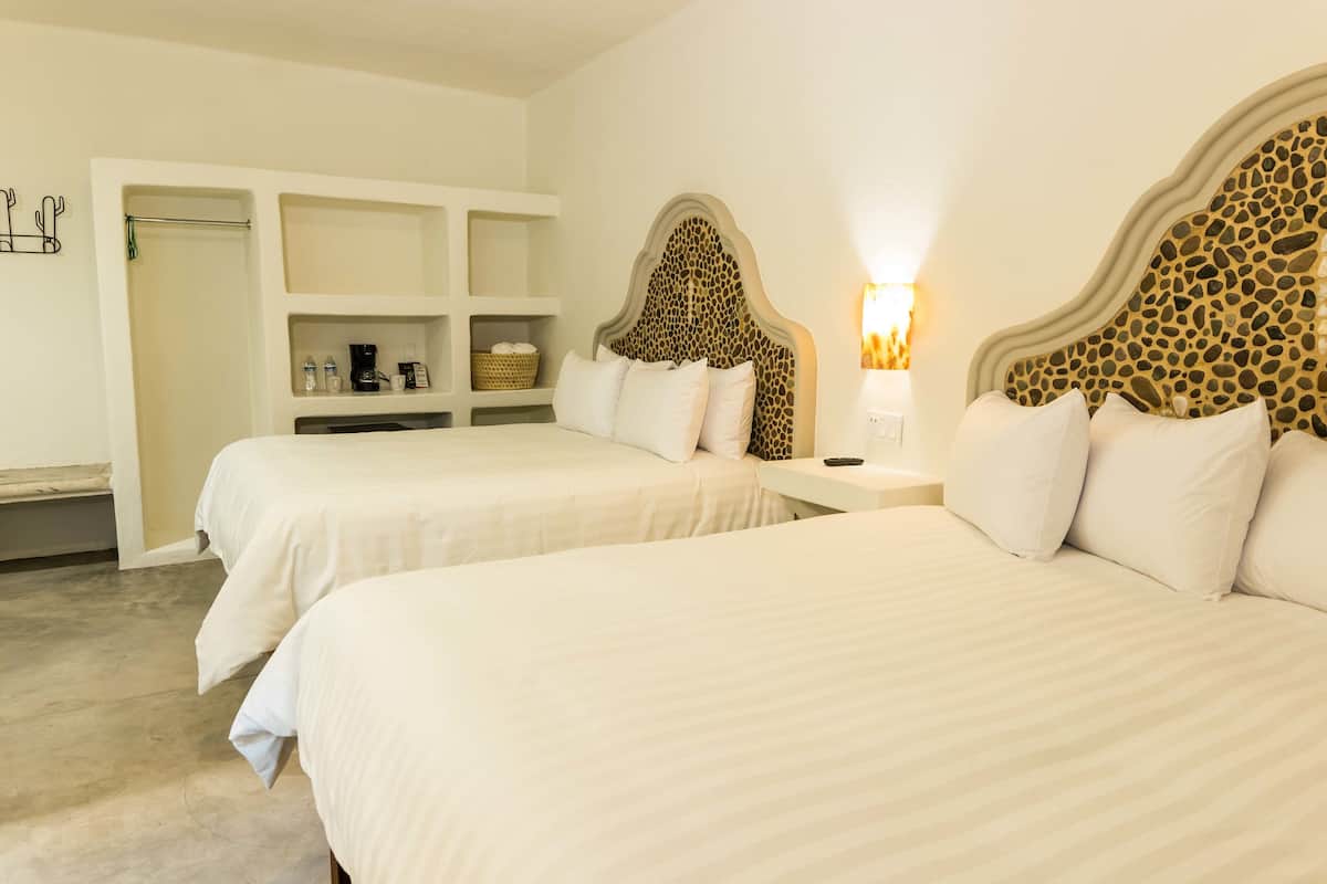 Minibar, iron/ironing board, free WiFi, bed sheets