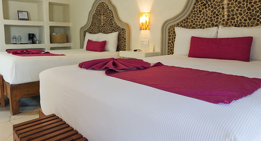 Minibar, tabla de planchar con plancha, wifi gratis y ropa de cama 