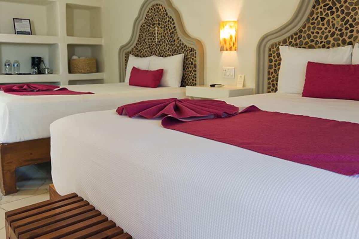 Junior Studio Suite, 2 Queen Beds, Non Smoking | Minibar, iron/ironing board, free WiFi, bed sheets