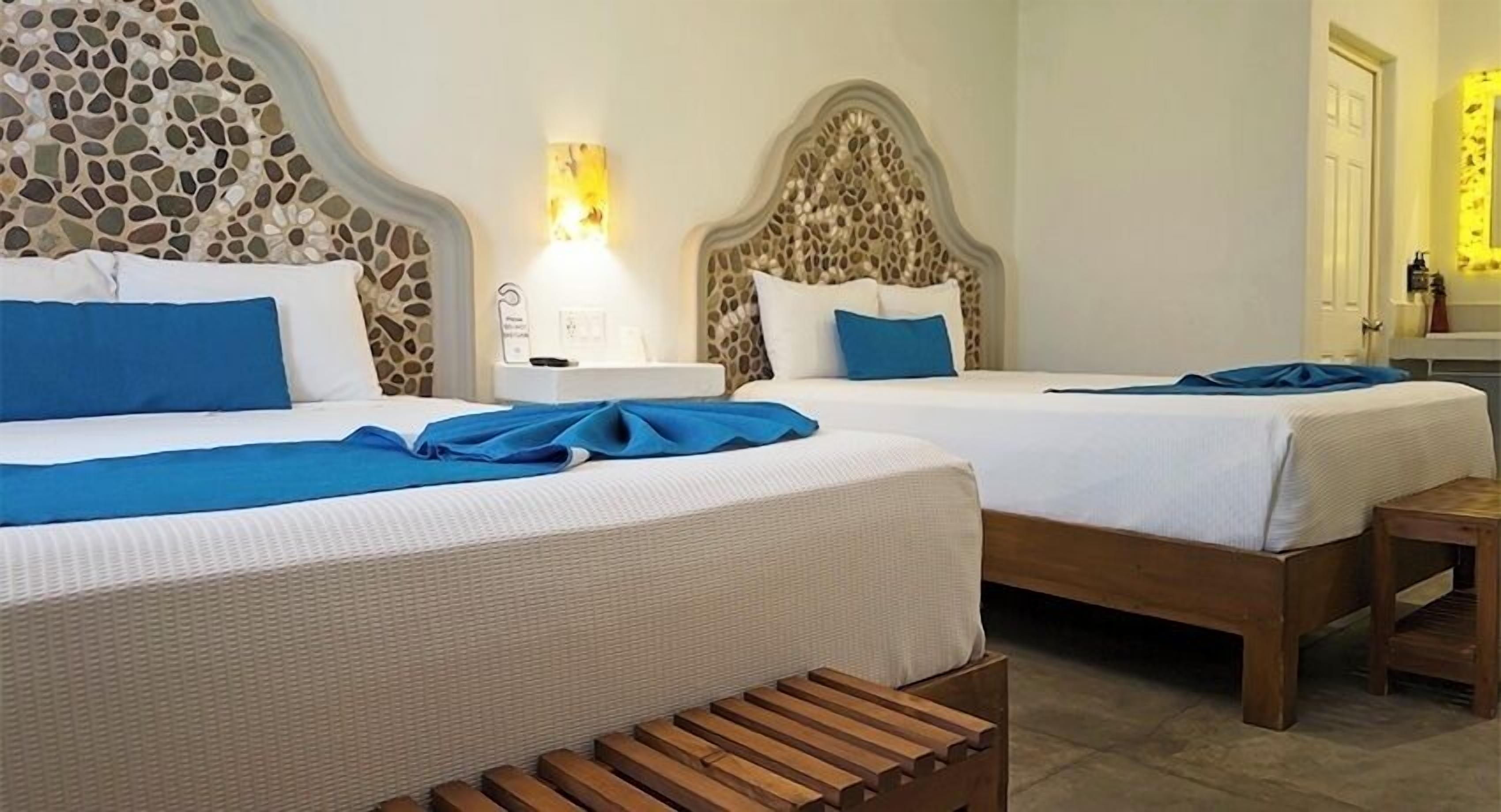 Minibar, tabla de planchar con plancha, wifi gratis y ropa de cama 