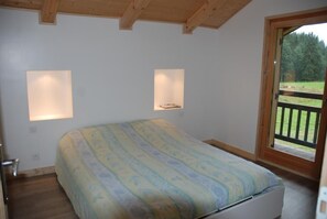 2 chambres, fer et planche à repasser, lit parapluie, Wi-Fi gratuit