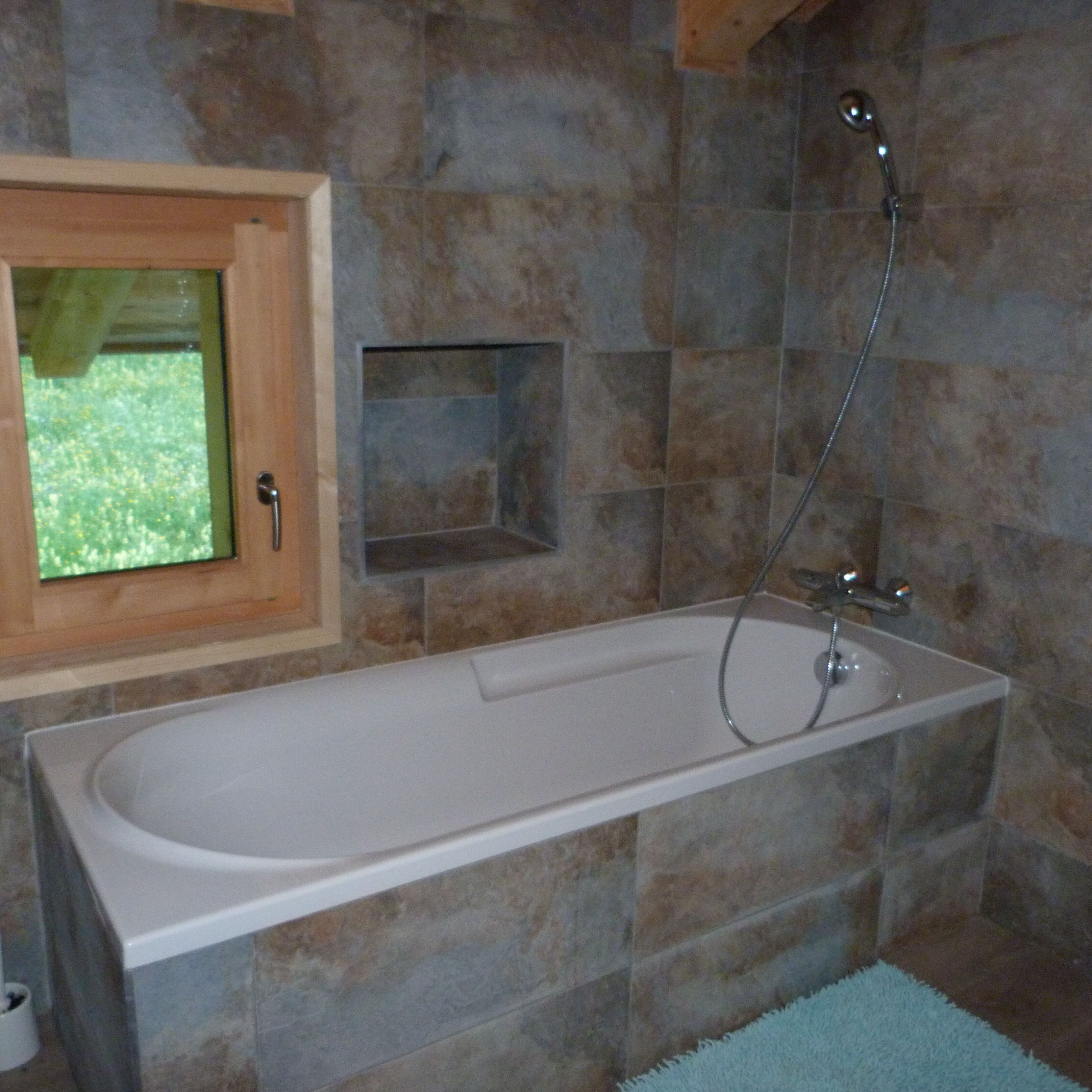Ensemble douche/baignoire, sèche-cheveux