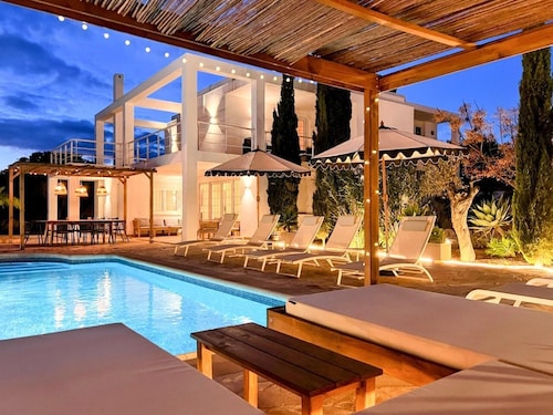 Villa in Playa den Bossa, 5 min to Supermarket/BBQ