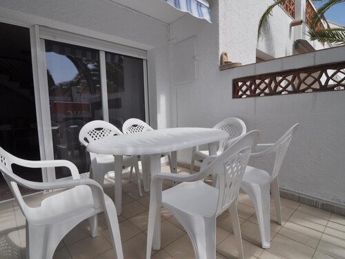 Cozy house located just 1 minute from Riells beach.