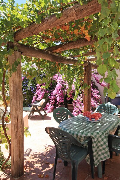 Large 16-century townhouse in Osuna with a garden and a pool