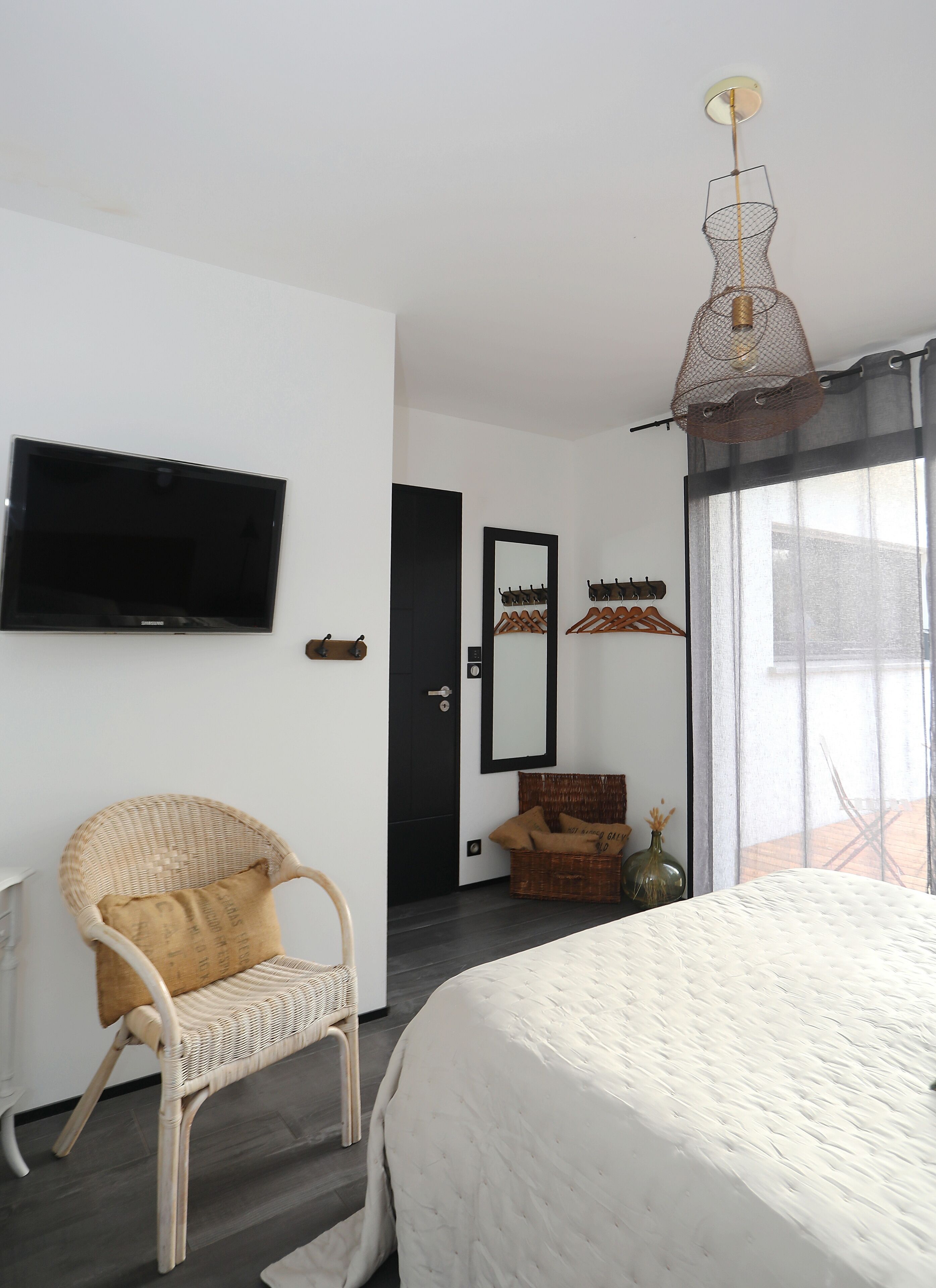 5 bedrooms, iron/ironing board, travel crib, WiFi