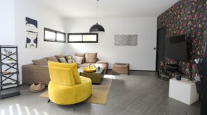 Smart TV, table tennis, books