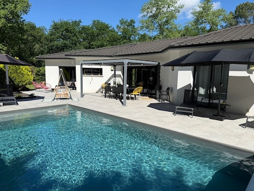NEUE ZEITGENÖSSISCHE VILLA VON 174M2 MIT SCHWIMMBAD IN RUHE 
