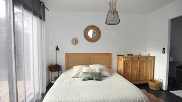 5 slaapkamers, een strijkplank/strijkijzer, reisbedje, wifi