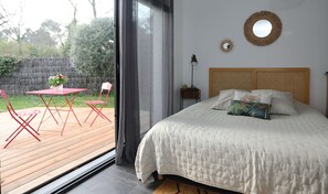 5 chambres, fer et planche à repasser, lit de bébé portatif, Wi-Fi