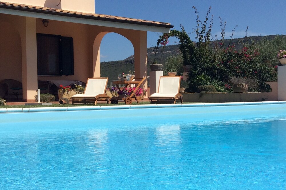Alghero holiday home: Villa Relax with private pool and panoramic views