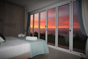4 bedrooms, iron/ironing board, travel cot, free WiFi