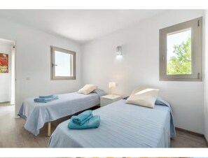 4 Schlafzimmer, Bügeleisen/Bügelbrett, kostenloses WLAN, Bettwäsche