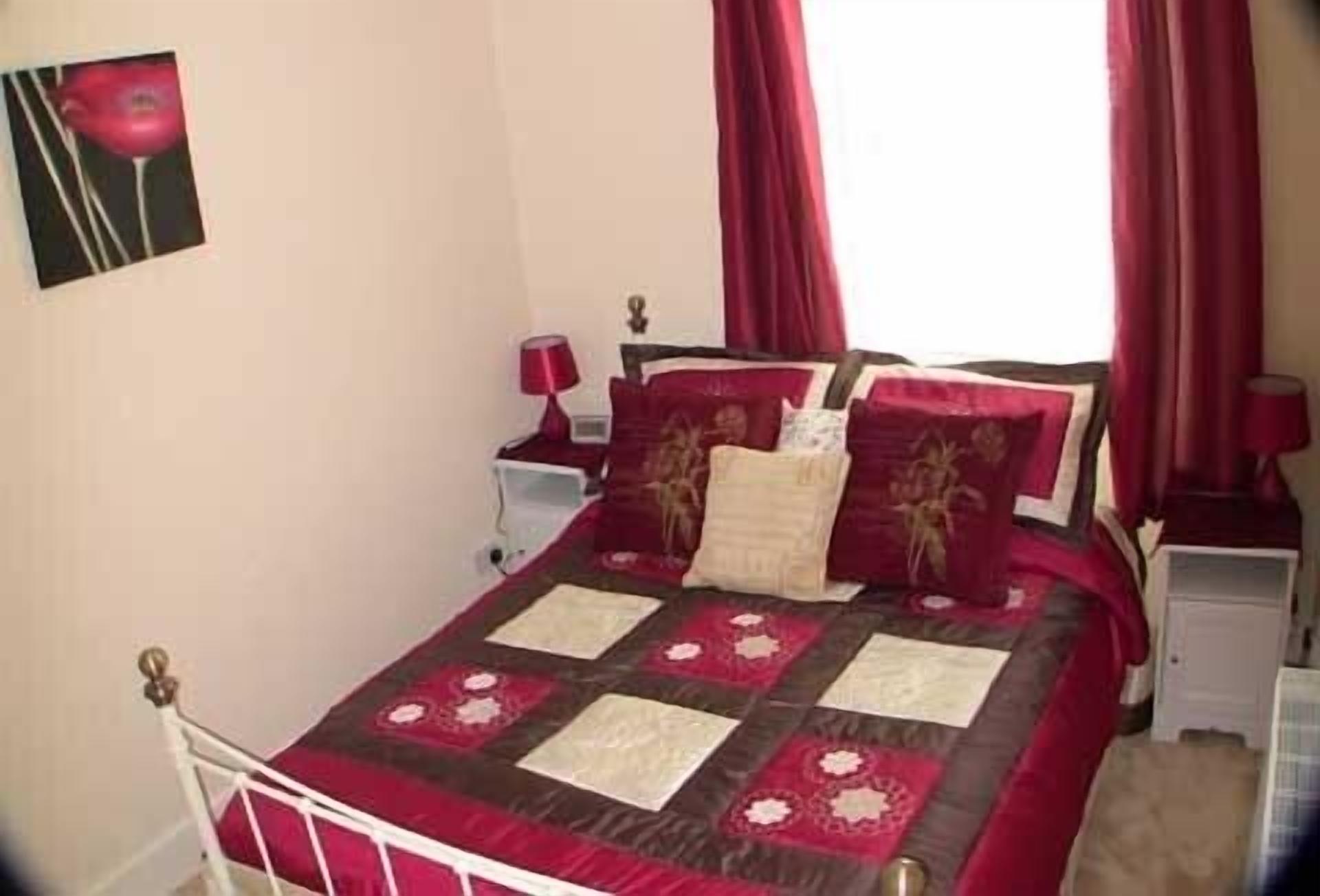 Luxury 2-bed conversion in Bothwell village, near Glasgow