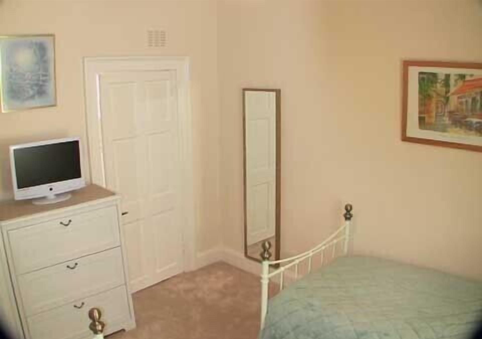 Luxury 2-bed conversion in Bothwell village, near Glasgow