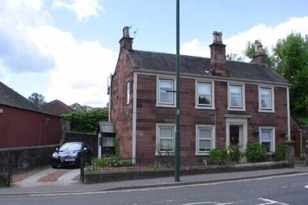 Luxury 2-bed conversion in Bothwell village, near Glasgow