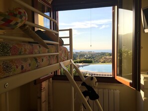 2 chambres, fer et planche à repasser, accès au Wi-Fi (inclus)