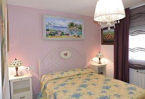 4 bedrooms, iron/ironing board, WiFi