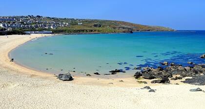 Stunning sea views, parking,central St Ives, 400m to beach. Sunny patio. Quiet.