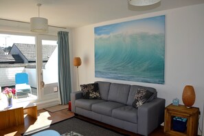 Smart-tv, dvd-afspiller, bøger, videobibliotek