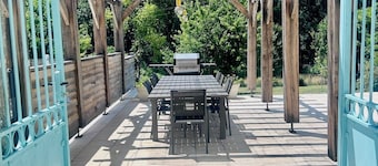 Traditional Charentais villa near Cognac, with private heated pool and garden