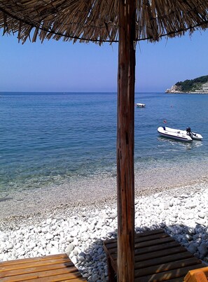 Beach nearby, sun loungers, beach towels - Sea view VILLA, private pool, 200 m to the beach, BBQ, palms, oak trees (Ulcinj)