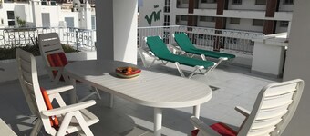 Penthouse With Sea And Mountain View And Communal Swimming Pool 