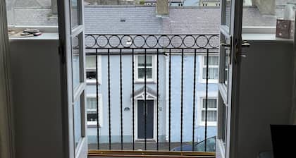 Stylish penthouse apartment for 4 in Beaumaris