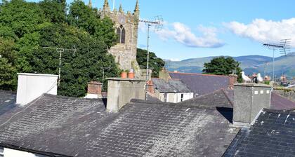 Stylish penthouse apartment for 4 in Beaumaris