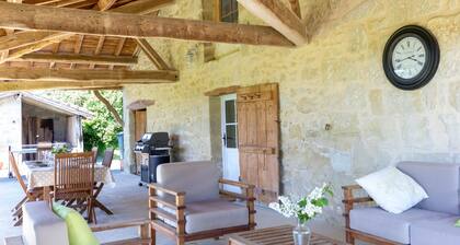 Secure, gated, fenced pool, quiet rural location, Air Con. Near historic towns