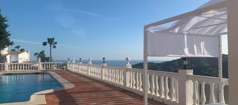 5 Bedroom 3 en-suite hot tub & 17m pool