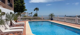 5 Bedroom 3 en-suite hot tub & 17m pool