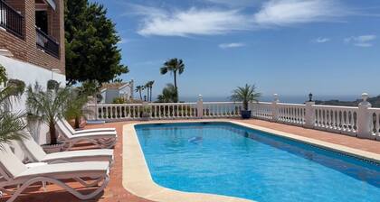 Schöne 5 Schlafzimmer Villa mit 17 Meter Pool und herrlichem Blick. Reg VTAR / MA / 02