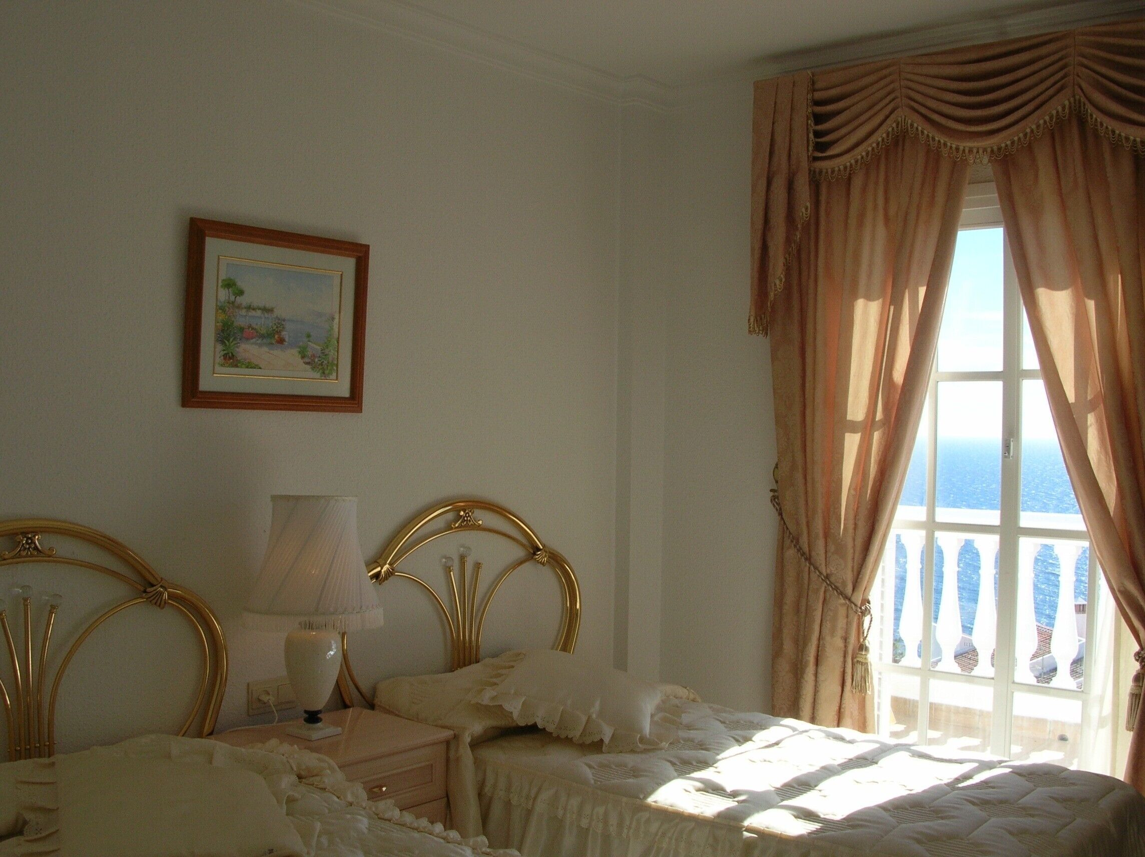 6 bedrooms, iron/ironing board, WiFi, bed sheets