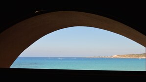 A view through an arched window of a coastal landscape with the sea and distant land. - Apartment/ flat - ALGAJOLA (Algajola)