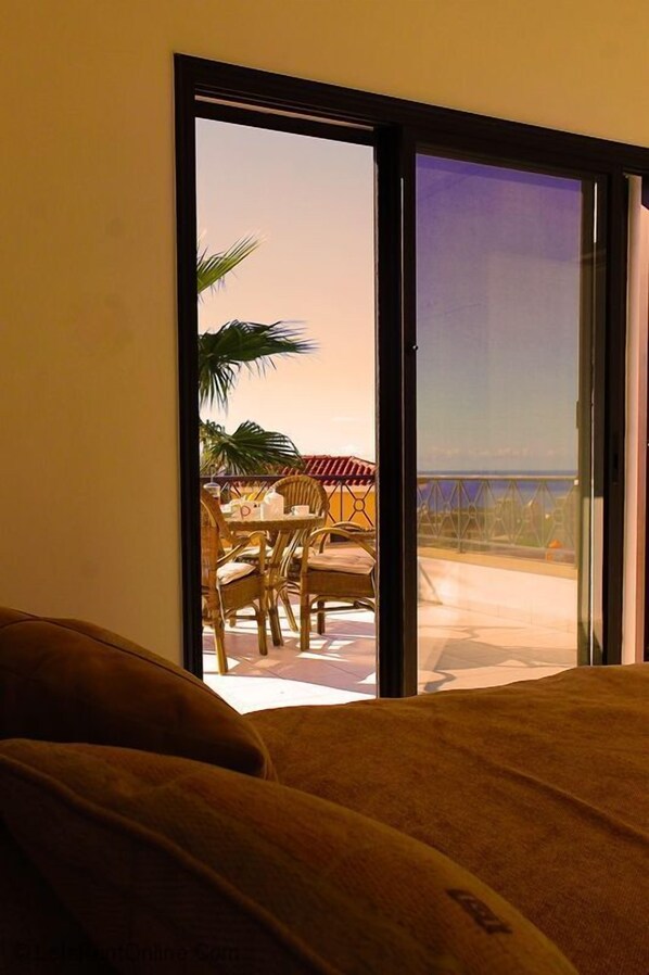 3 habitaciones, tabla de planchar con plancha, internet y ropa de cama 