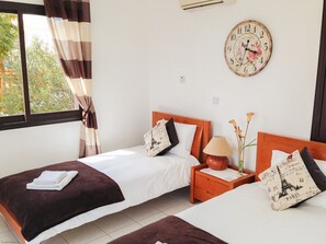 3 chambres, fer et planche à repasser, accès Internet, draps fournis