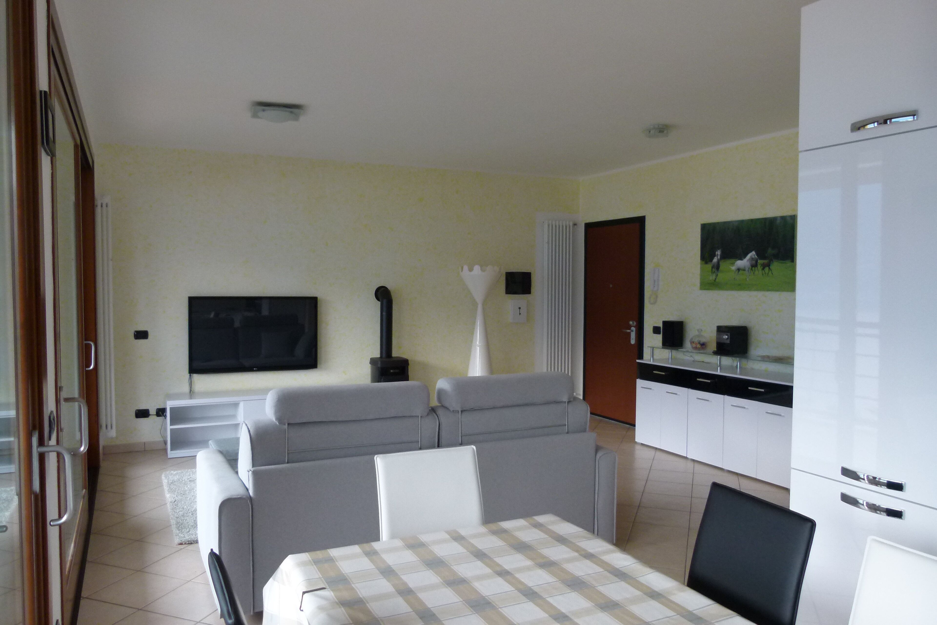 ANGEBOT IN MACCAGNO: SPEKTAKULÄRE AUSSICHT AUF DEN MAGGIORE-SEE - 2 km von der Grenze entfernt